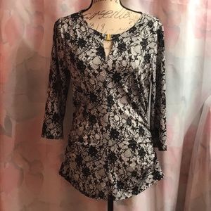 VINCE CAMUTO SEXY CINCHED SIDES BLACK & WHITE LACE INSPIRED PRINT TOP LARGE
